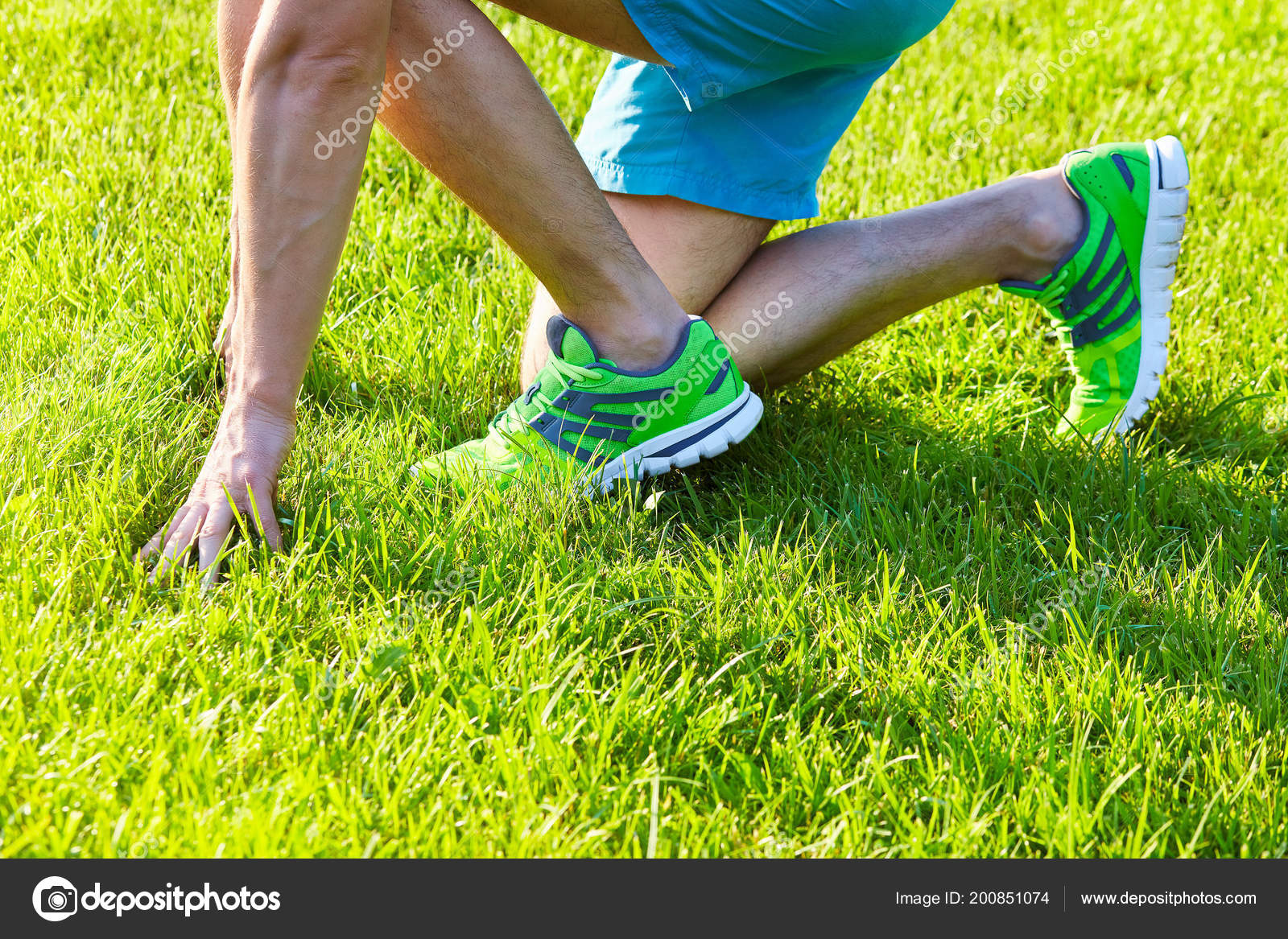 Joggen Bein Des Männlichen Athleten Laufschuhen Start Männliche Sportschuhe Stockfoto und mehr Bilder von