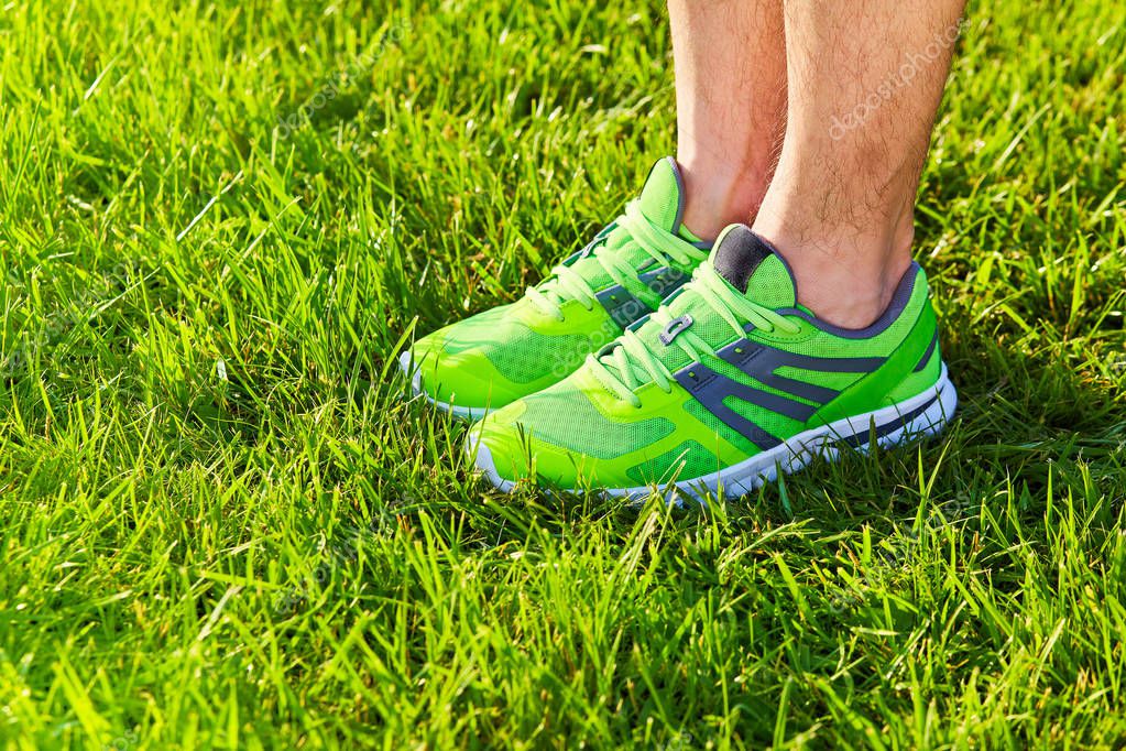 Худенькую порно женскими ножки вид снизу фото