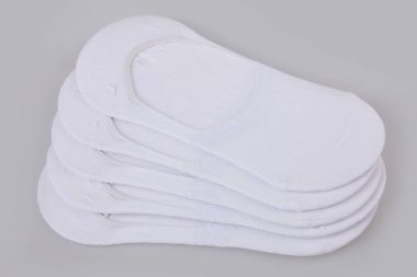 Beyaz arka plan üzerinde izole kısa beyaz çorap