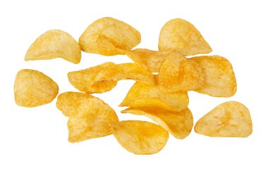 Beyaz arkaplanda izole edilmiş patates cipsi kümesi