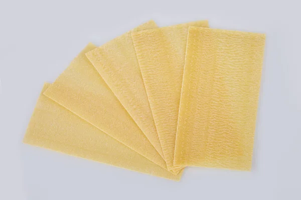 Lasagne Blätter Stapeln Sich Auf Weißem Hintergrund Haufen Getrockneter Ungekochter — Stockfoto