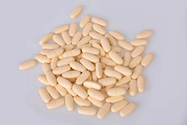Verspreide Vitaminen Supplementen Voor Gezonde Voeding Eten Geïsoleerd Witte Achtergrond — Stockfoto