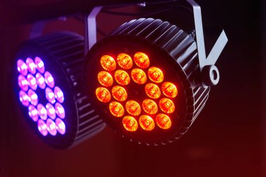 LED ışıklandırma ekipmanı, LED sahne aydınlatma cihazı renkli. Disko için öncü ışıklar