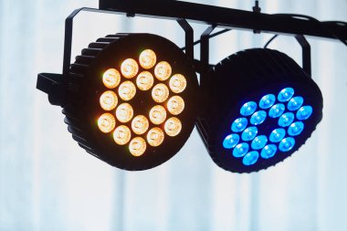 LED ışıklandırma ekipmanı, LED sahne aydınlatma cihazı renkli. Disko için öncü ışıklar
