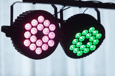 LED ışıklandırma ekipmanı, LED sahne aydınlatma cihazı renkli. Disko için öncü ışıklar