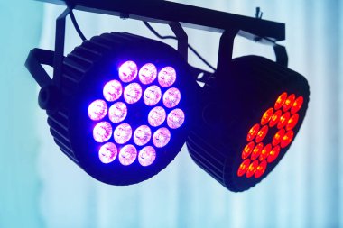 LED ışıklandırma ekipmanı, LED sahne aydınlatma cihazı renkli. Disko için öncü ışıklar