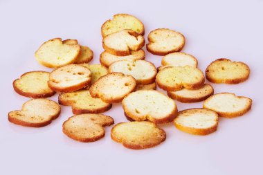 Beyaz arka plan üzerinde üstten görünüm izole ekmek (İtalyan bruschetta tost). Dilim tost baget