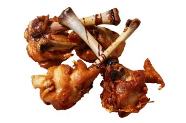 Beyaz arka plan üzerinde izole kavrulmuş tavuk budu. Noel zamanda pişirme