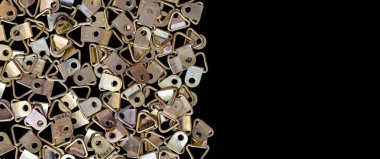 Resimler üzerinde izole siyah arka plan üstten görünüm duvarda asılı için kanca