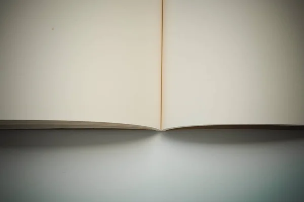 Páginas Blanco Abiertas Del Cuaderno Mesa Con Estilo Efecto Vintage — Foto de Stock
