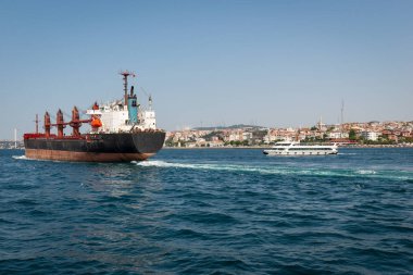 İstanbul 'da sanayi gemisi