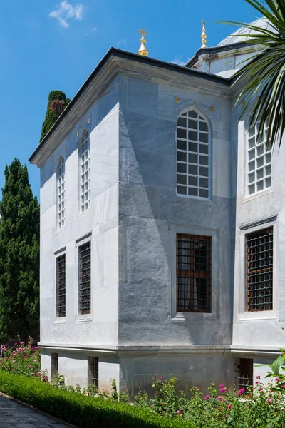 Topkapı Sarayı 'nın dış cephesinde İslami dekorasyon.