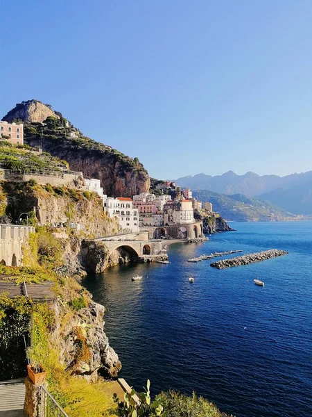 Atrani Italia Costa Amalfitana Vista Ciudad Playa Las Montañas — Foto de Stock