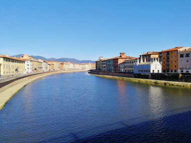 Pisa, Italya. Rive, Quay, binalar üzerinde görünüm. Arno Rive