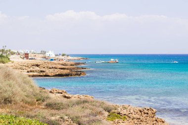 Ayia Napa ve Protaras'ın yakınındaki deniz ve deniz manzarası. Kıbrıs. 