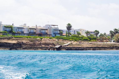 Ayia Napa ve Protaras'ın yakınındaki deniz ve deniz manzarası. Kıbrıs. 