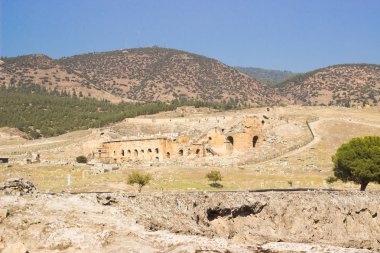 Antik şehir Hierapolis. Türkiye. Harabelere bakış