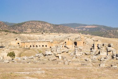 Antik şehir Hierapolis. Türkiye. Harabelere bakış