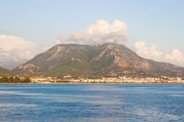 Alanya, Türkiye. Şehir, dağlar ve deniz manzarası