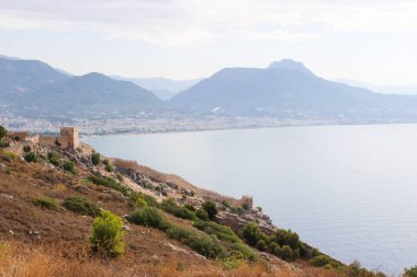 Alanya, Türkiye. Şehir, deniz, tekne ve kale manzarası