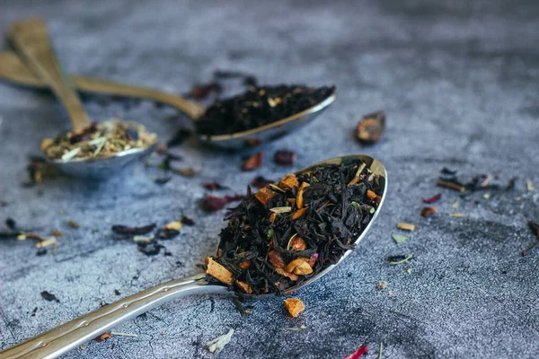 Διάφορα Είδη Τσαγιού Βοτάνων Κουτάλια Κουτάλια Φύλλα Ξηρού Τσαγιού Τσάι — Φωτογραφία Αρχείου