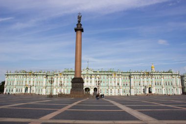 St. Petersburg 'daki Kış Sarayı ve Saray Meydanı manzarası. Münzevi, Rusya
