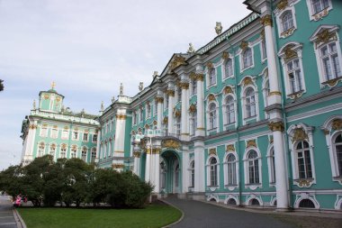 St. Petersburg 'daki Kış Sarayı ve Saray Meydanı manzarası. Münzevi, Rusya
