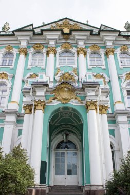 St. Petersburg 'daki Kış Sarayı ve Saray Meydanı manzarası. Münzevi, Rusya