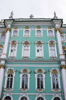 St. Petersburg 'daki Kış Sarayı ve Saray Meydanı manzarası. Münzevi, Rusya