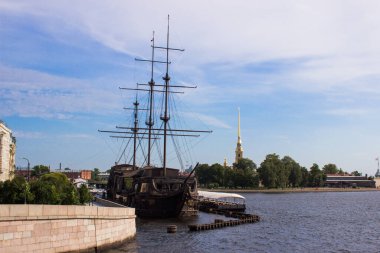 Neva Nehri, St. Petersburg 'daki eski bir geminin görüntüsü. Rus kültürü