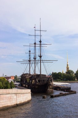 Neva Nehri, St. Petersburg 'daki eski bir geminin görüntüsü. Rus kültürü
