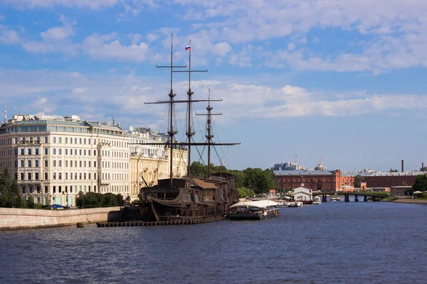 圣彼得堡涅瓦河上的一艘老船 俄罗斯文化 — 图库照片