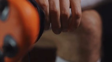 Onun ayakkabıları koymak futbol futbol oyuncusu