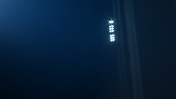 多利拍摄揭示足球足球足球体育场灯光对黑暗的天空 — 图库视频影像