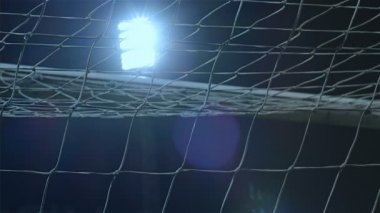 Futbol/futbol/spor stadyum ışıkları karanlık gökyüzü, net önde, 4k karşı arka plan