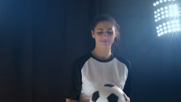 Retrato Jovem Futebolista Com Uma Bola Futebol Fundo Preto — Vídeo de Stock