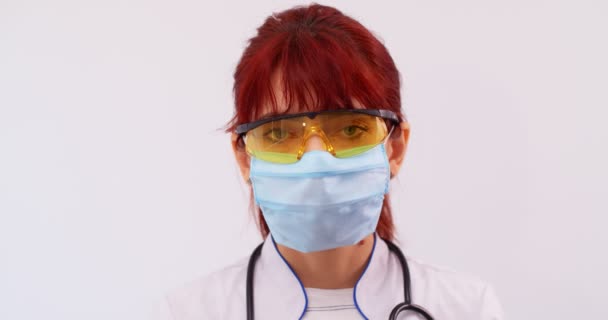 Covid Concepto Salud Cara Mujer Doctora Con Máscara Gafas Seguridad — Vídeos de Stock