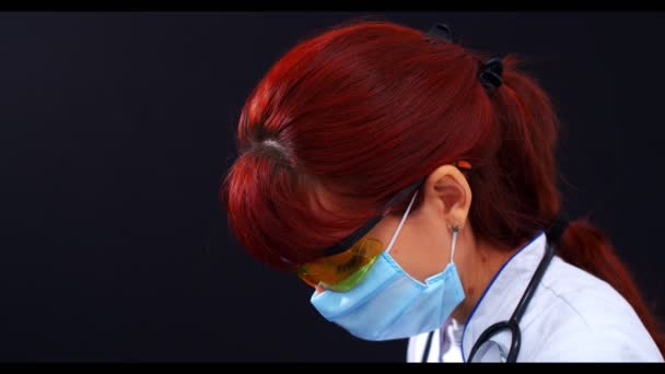 Covid Concetto Salute Vista Laterale Viso Medico Donna Con Una — Video Stock