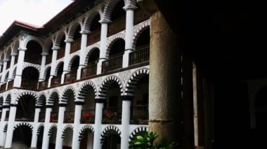 Rila Manastırı 'nın dışı - Bulgaristan' ın en büyük ve en ünlü Doğu Ortodoks manastırı, 4k