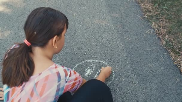 Child Girl Draws Smiley Face Asphalt Little Girl Draws Chalk — Stock Video