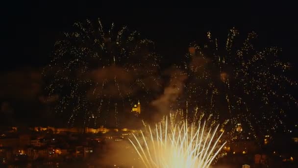 Fogos Artifício Noite Férias Sobre Uma Cidade — Vídeo de Stock