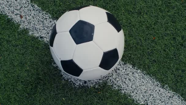 Pallone Calcio Sul Punto Centrale Campo Calcio Giocatore Calcio Che — Video Stock