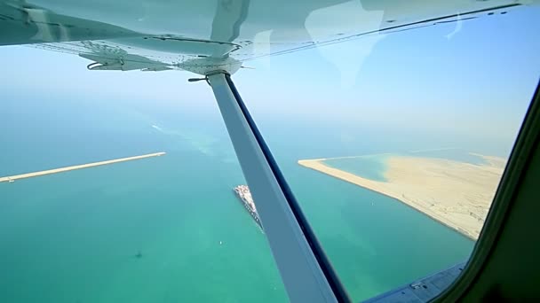 Αεροφωτογραφία Της Ακτογραμμής Του Ντουμπάι Από Αεροπλάνο — Αρχείο Βίντεο