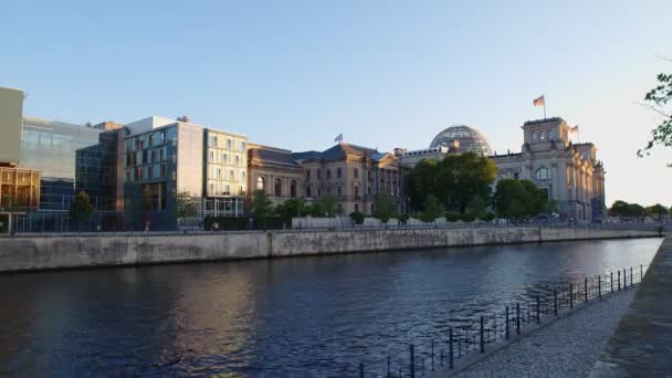 Timelapse Reichstag Boats Spree River Berlin — Stock Video