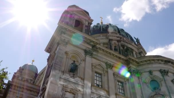 Laag Uitzicht Beroemde Berlijnse Kathedraal Genaamd Berliner Dom Duitsland — Stockvideo