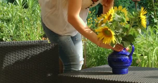 Woman Arranging Bouquet Beautiful Yellow Sunflowers Vase Green Garden — Stock Video