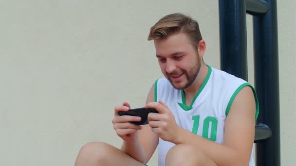 Kosárlabda Rajongói Reakció Koncepció Izgalmas Kosárlabda Játékos Kosárlabda Ruhát Nézi — Stock videók