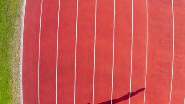 Stadyum Şeridinde Koşan Bir Atletin Iyi Görüntüsü — Stok video
