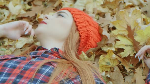 Portrait Beautiful Woman Red Hat Lying Yellow Autumn Leaves Female — Stock Video