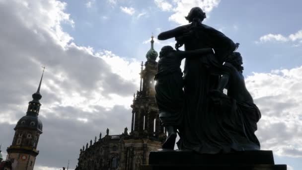 Låg Vinkel Till Dresden Katedralen Hofkirche Tyskland — Stockvideo